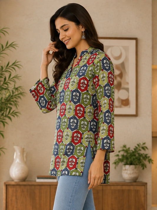 Women Green Geometric Printed Cotton Short Kurti with 3/4th Straight Sleeves