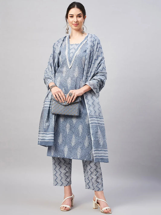 winered-woman-grey-v-neckline-with-lace-kurta-set