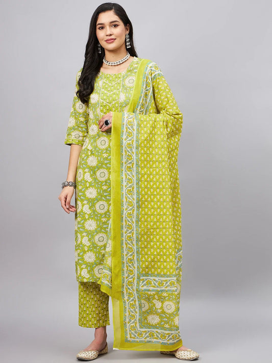 winered-women-green-floral-print-gota-neck-detailing-kurta-set
