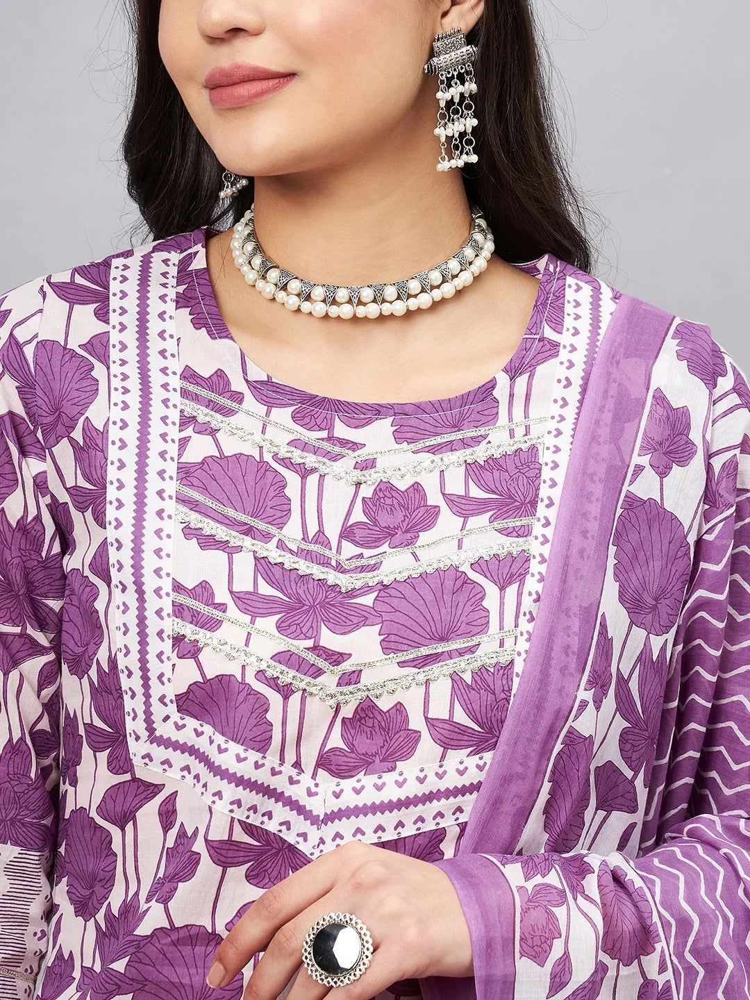 winered-women-purple-floral-gota-detailed-neck-kurta-set-with-dupatta