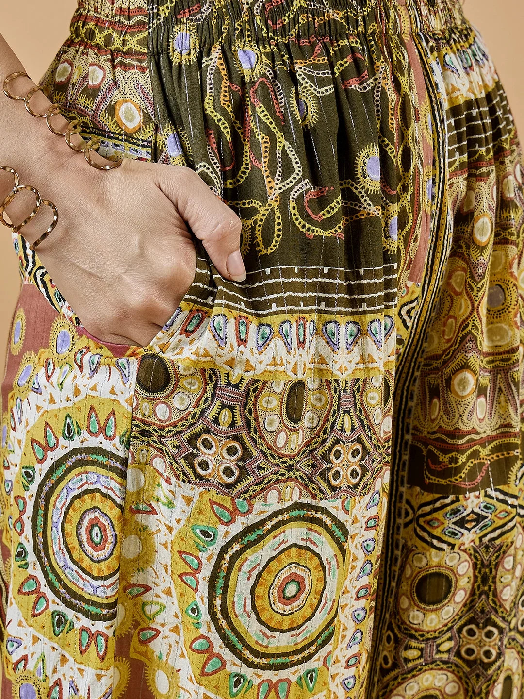 winered-women-embriodered-pathani-kurta-set