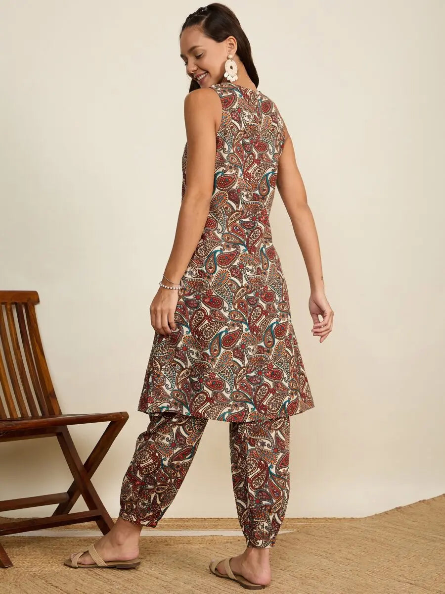 winered-woman-paisley-print-sleeveless-brown-coord-set