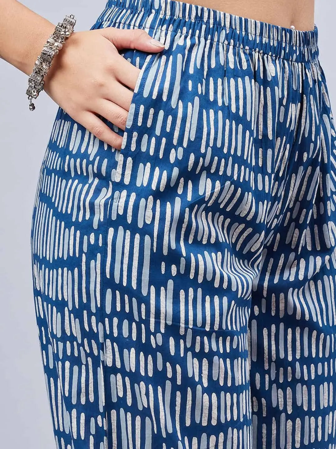 winered-woman-blue-printed-stripe-oversized-ethnic-fashion-co-ord-set