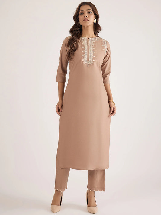 Women Brown cotton embroidered straight-cut kurta