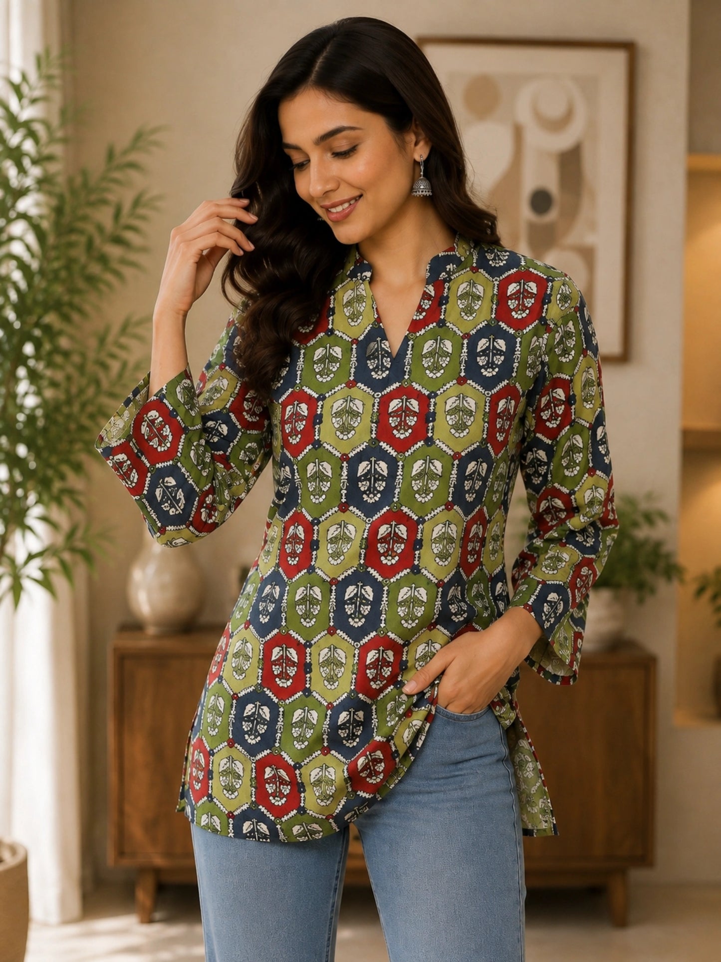 Women Green Geometric Printed Cotton Short Kurti with 3/4th Straight Sleeves