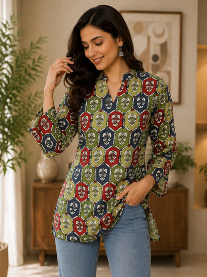 Women Green Geometric Printed Cotton Short Kurti with 3/4th Straight Sleeves