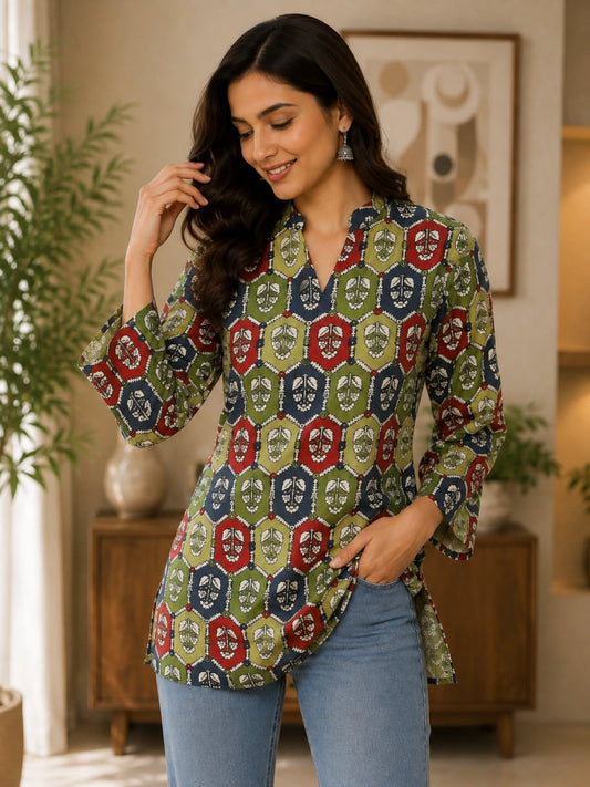 Women Green Geometric Printed Cotton Short Kurti with 3/4th Straight Sleeves