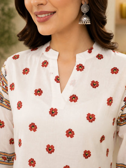 Women White Floral Printed Cotton Short Kurti with 3/4 Straight Sleeves