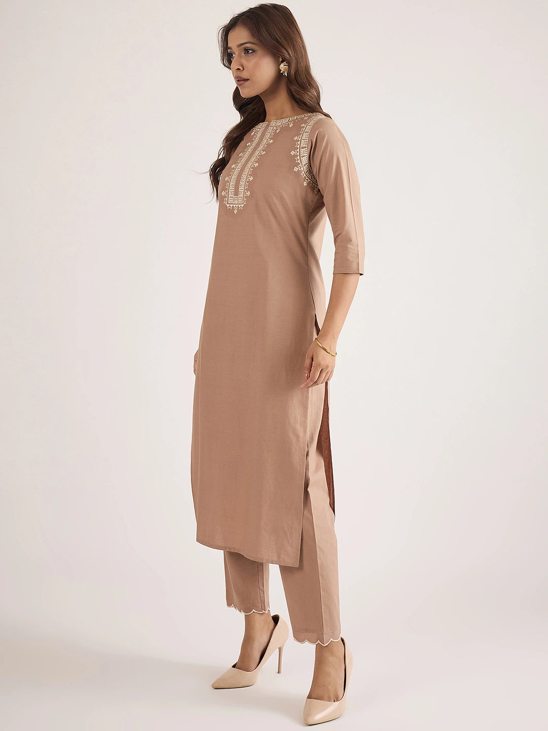 Women Brown cotton embroidered straight-cut kurta