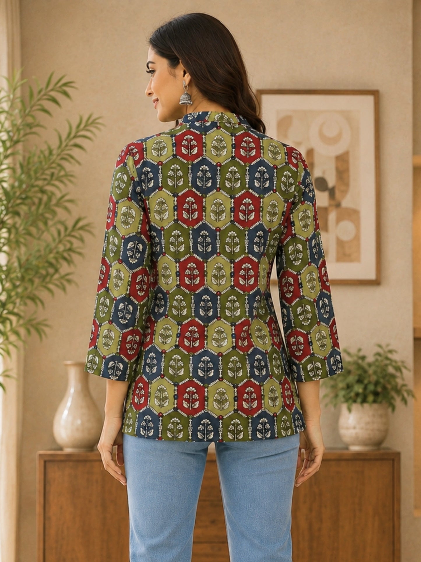 Women Green Geometric Printed Cotton Short Kurti with 3/4th Straight Sleeves