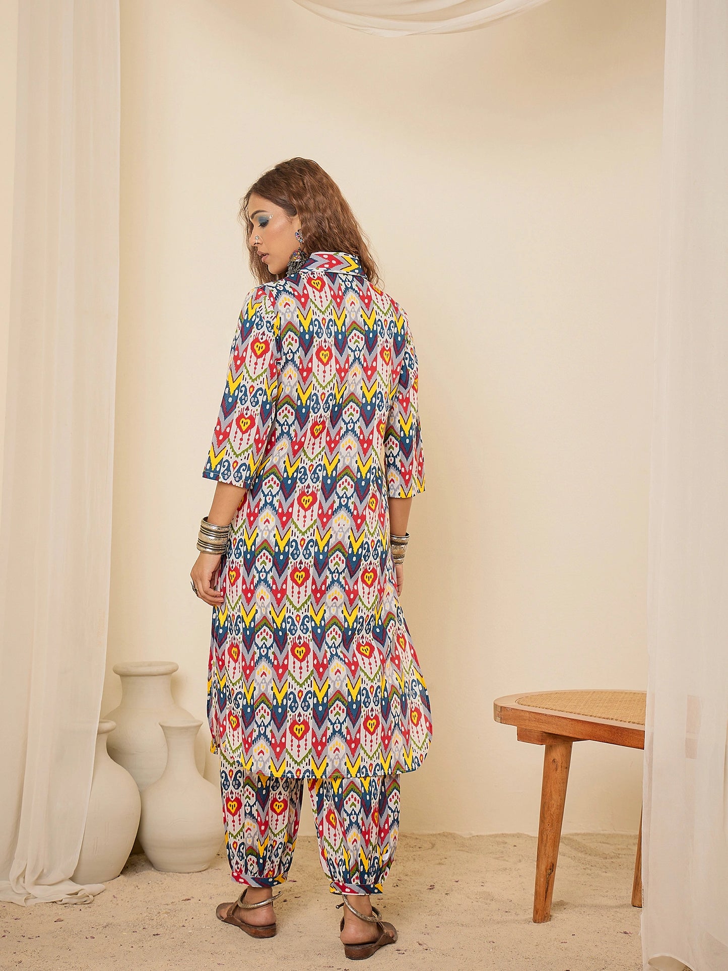 women-geometric-print-collared-pathani-kurta-set