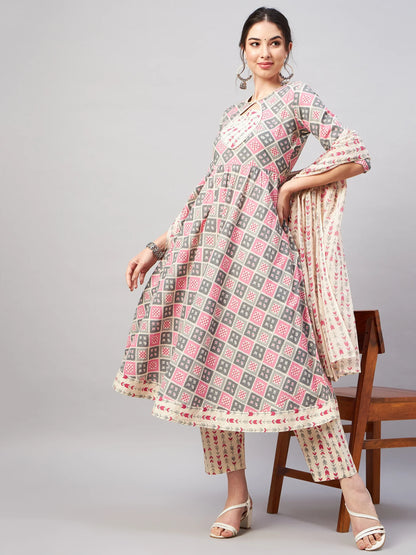 winered-woman-beige-and-pink-geometric-print-flared-kurta-set