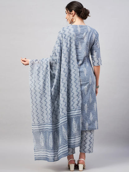 winered-woman-grey-v-neckline-with-lace-kurta-set