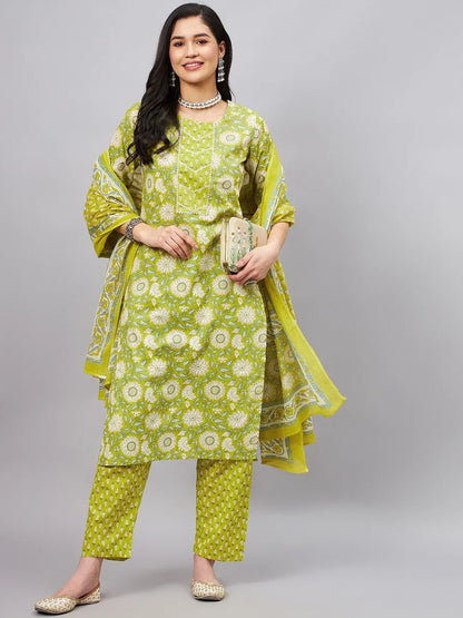 winered-women-green-floral-print-gota-neck-detailing-kurta-set
