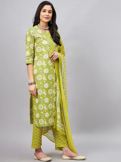 winered-women-green-floral-print-gota-neck-detailing-kurta-set