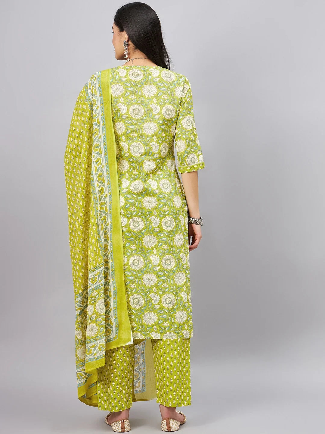 winered-women-green-floral-print-gota-neck-detailing-kurta-set