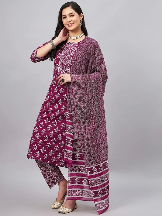 winered-women-burgundy-floral-print-gota-neck-detailing-kurta-set