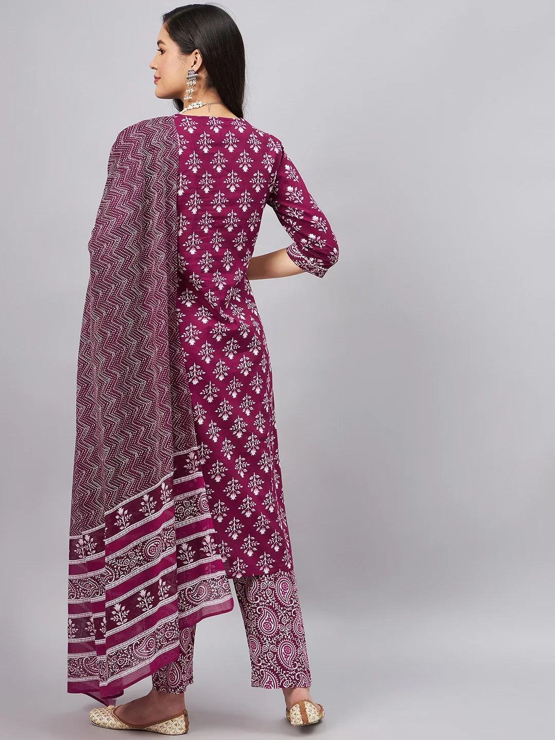 winered-women-burgundy-floral-print-gota-neck-detailing-kurta-set