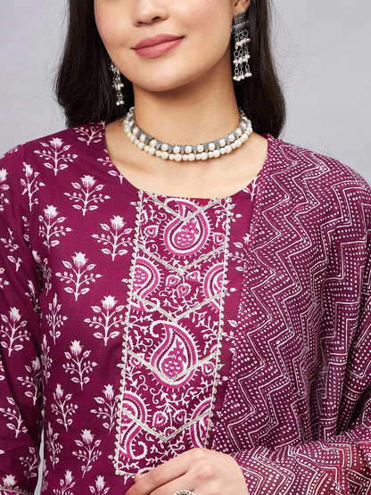 winered-women-burgundy-floral-print-gota-neck-detailing-kurta-set