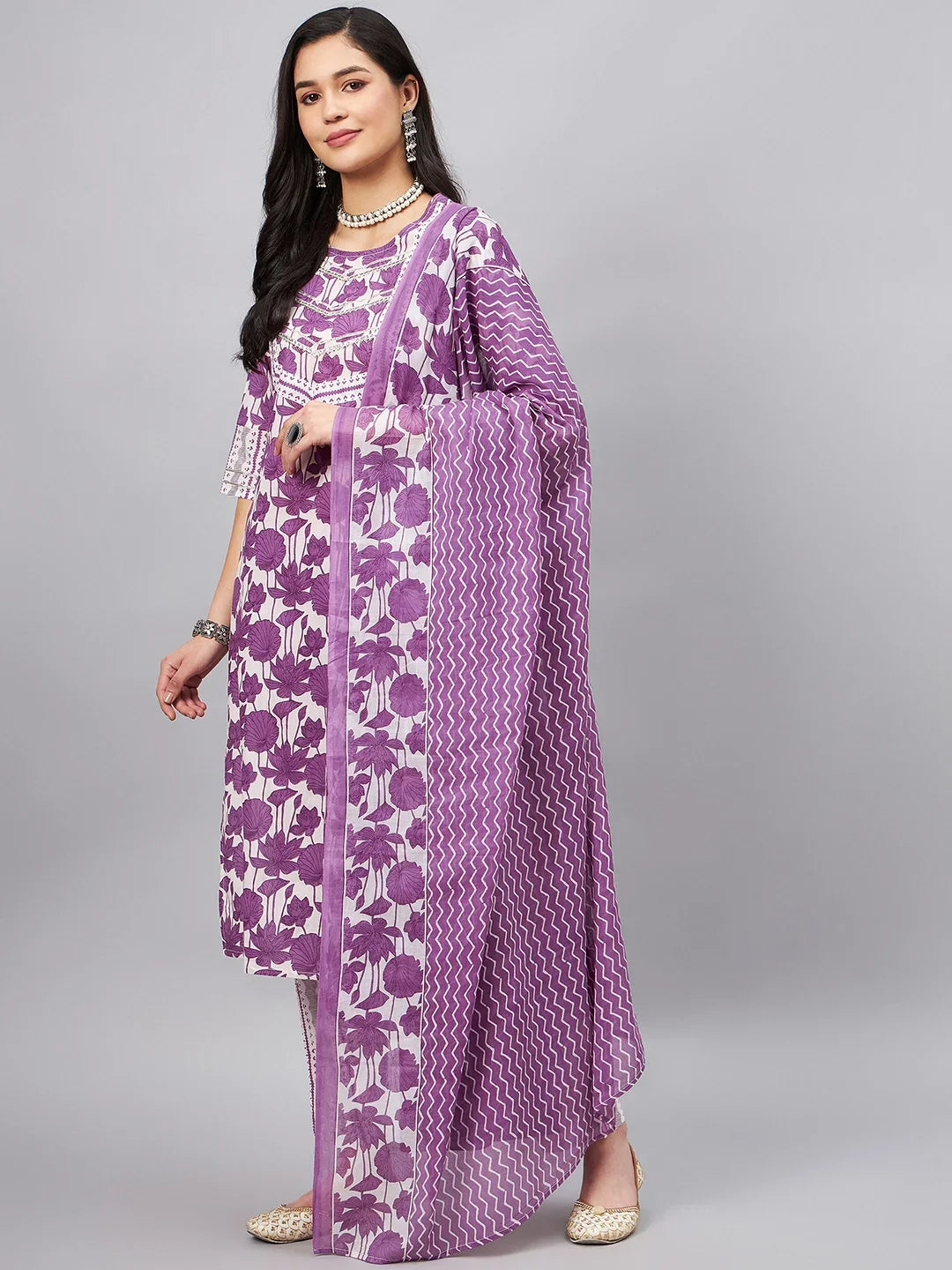 winered-women-purple-floral-gota-detailed-neck-kurta-set-with-dupatta