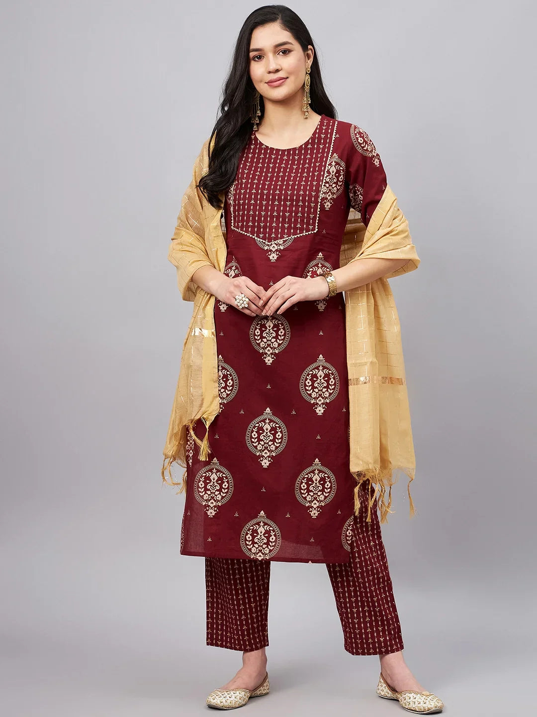 winered-woman-maroon-paisley-print-with-gota-detailed-neck-kurta-set