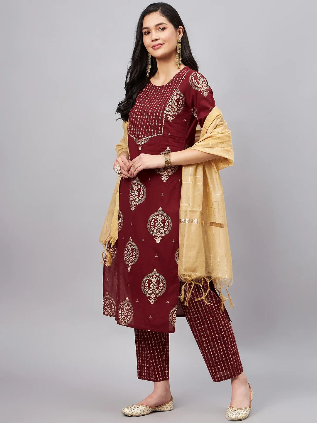 winered-woman-maroon-paisley-print-with-gota-detailed-neck-kurta-set