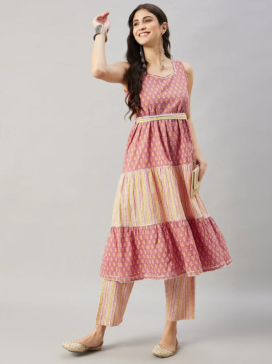 winered-woman-pink-and-white-paisley-print-tiered-kurta-set-with-waist-belt