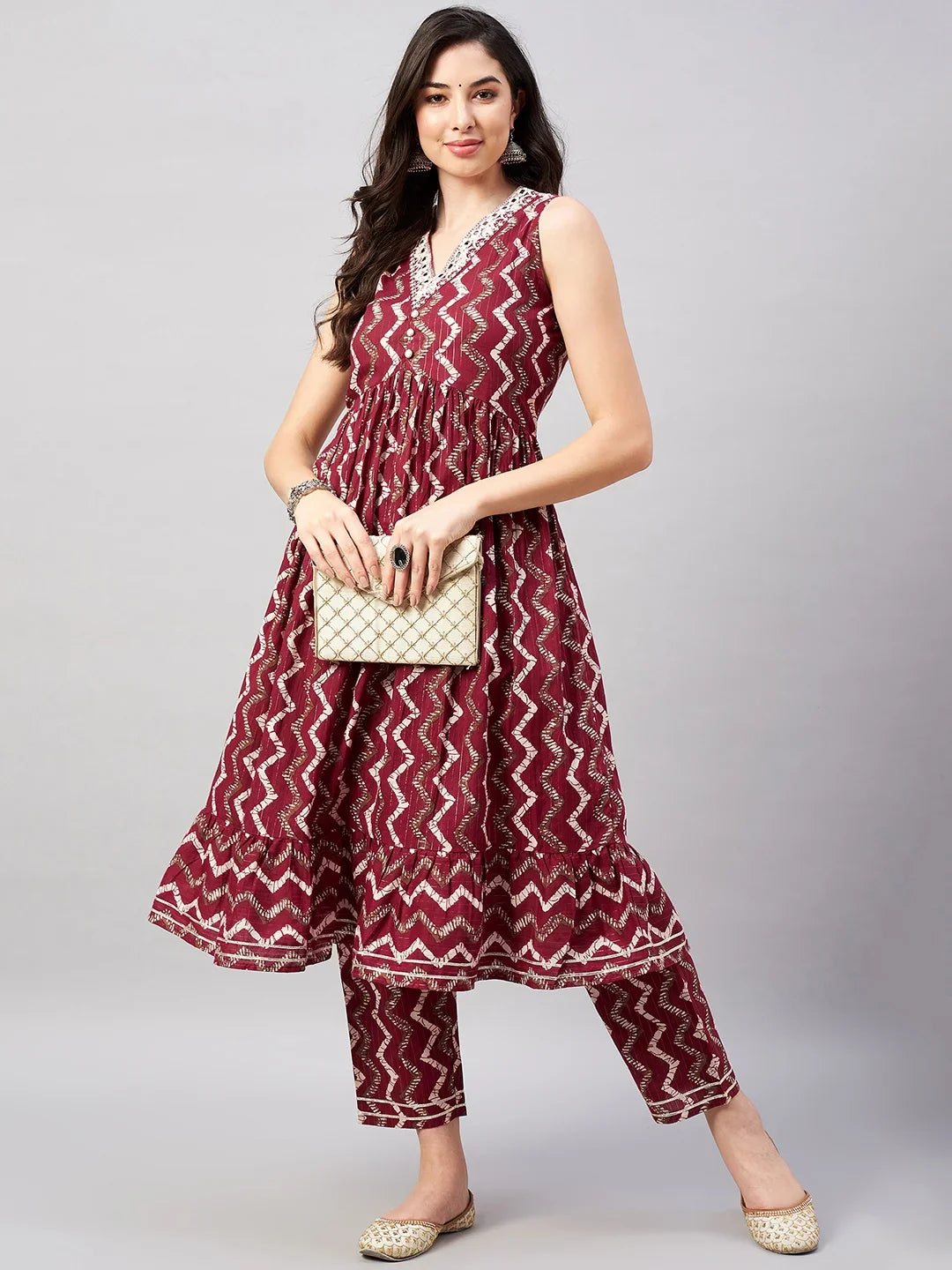 winered-maroon-kurta-set-for-women-chevron-print-embroidered-neckline