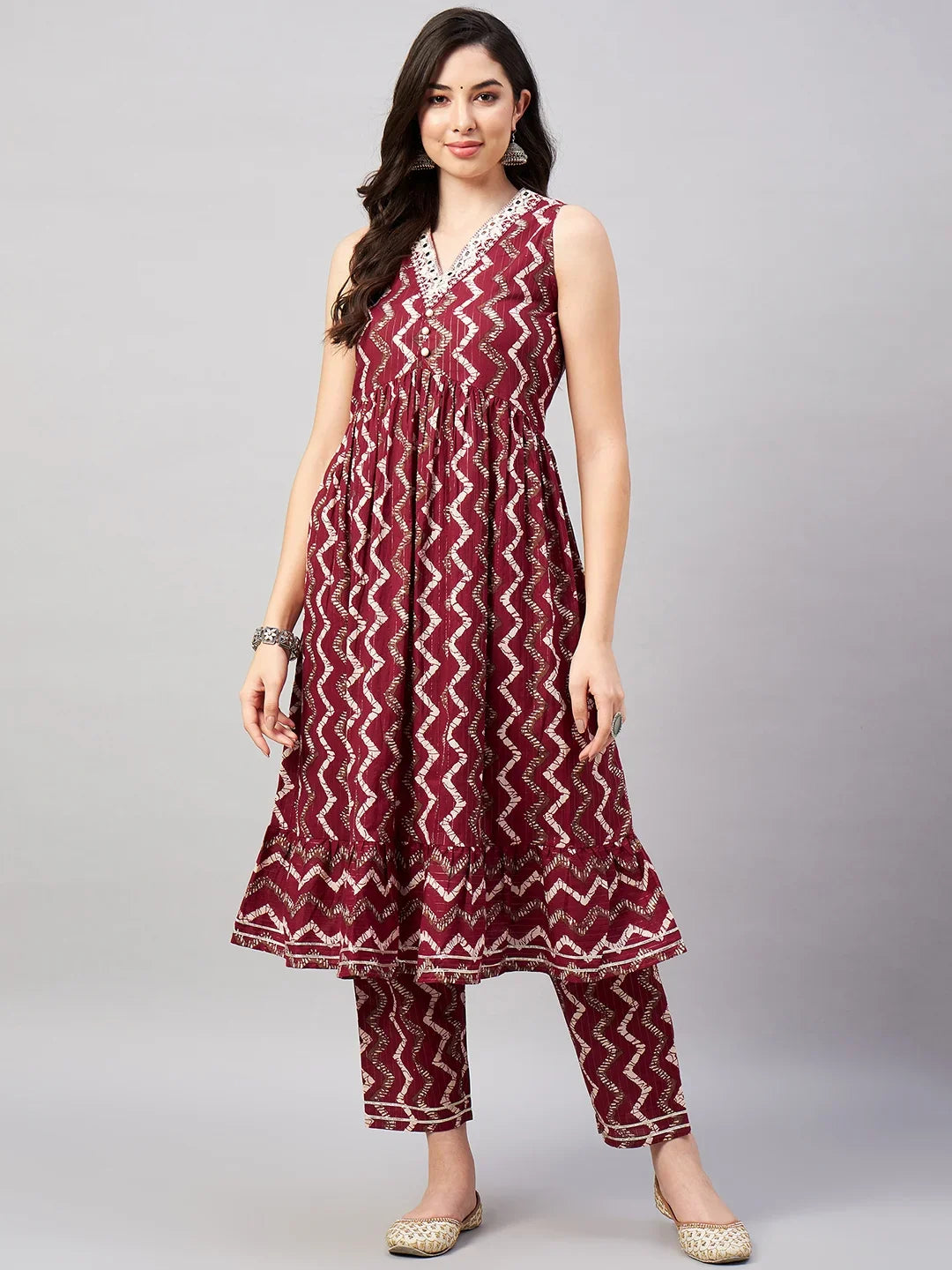 winered-maroon-kurta-set-for-women-chevron-print-embroidered-neckline