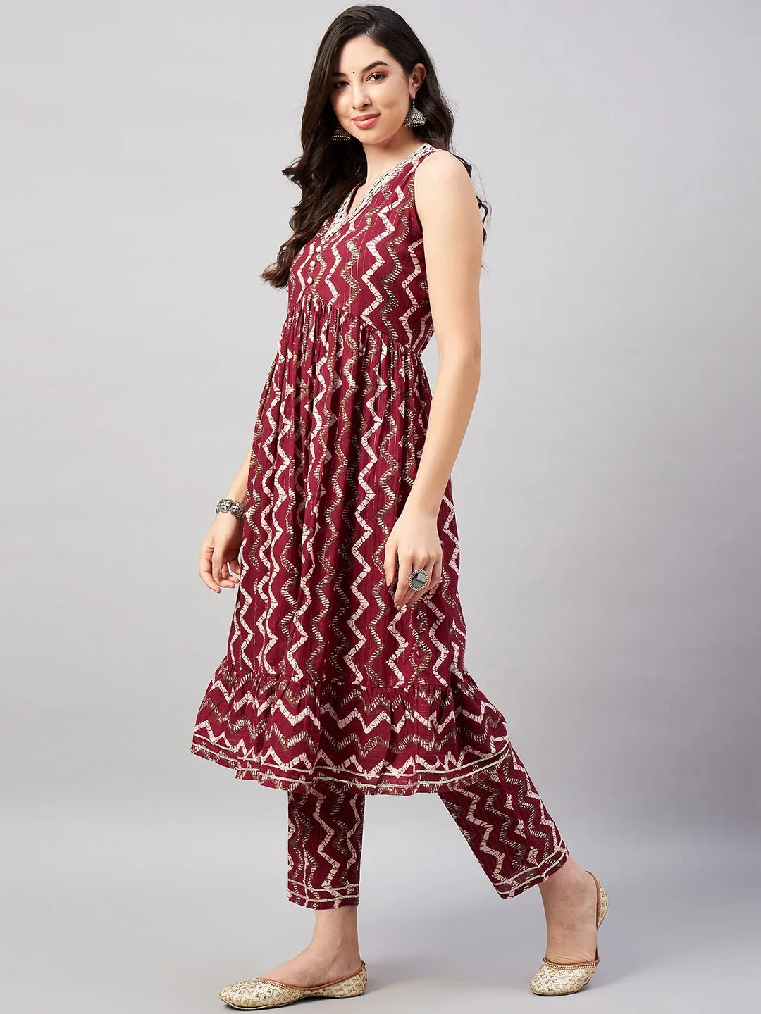 winered-maroon-kurta-set-for-women-chevron-print-embroidered-neckline