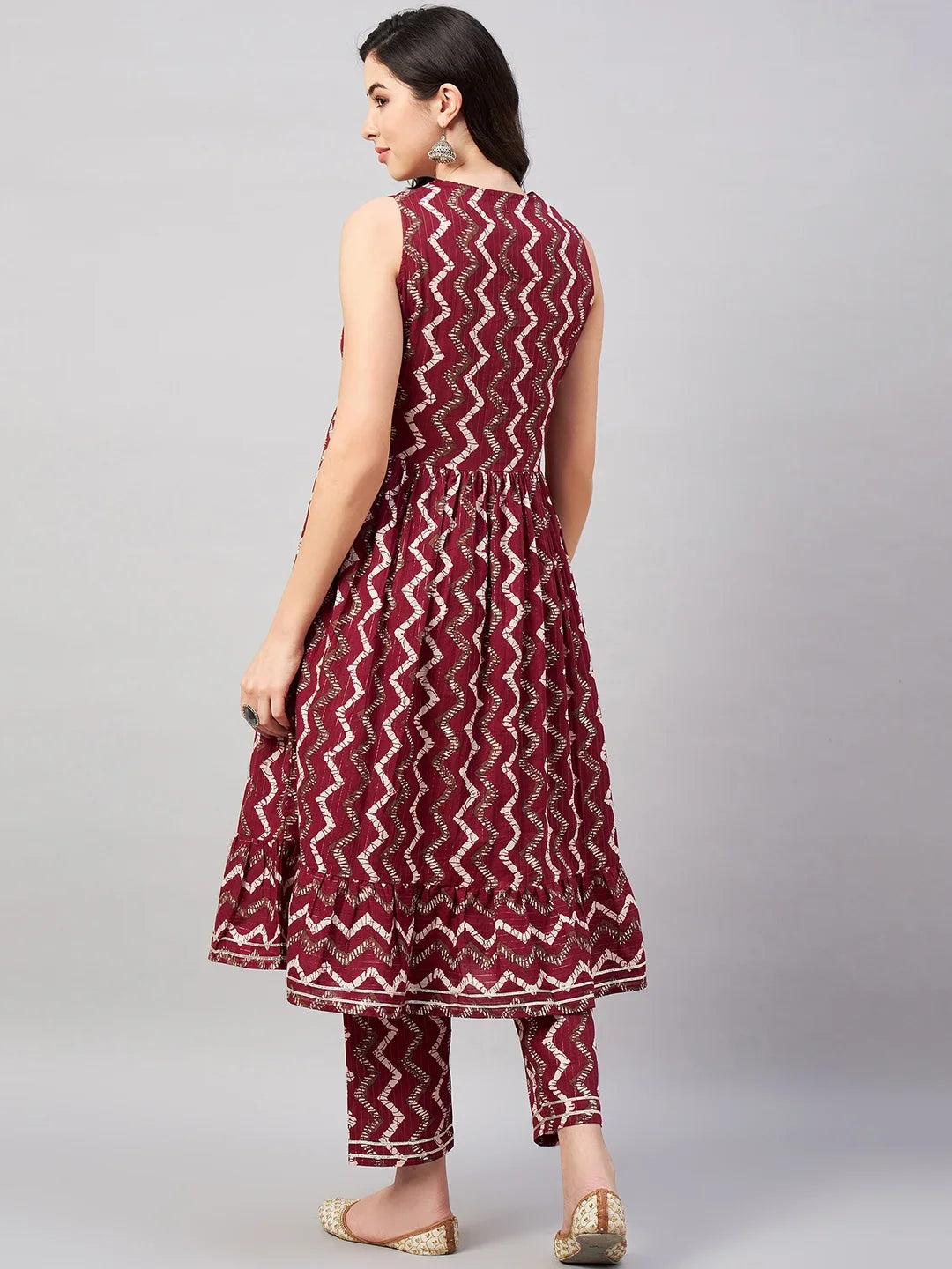winered-maroon-kurta-set-for-women-chevron-print-embroidered-neckline