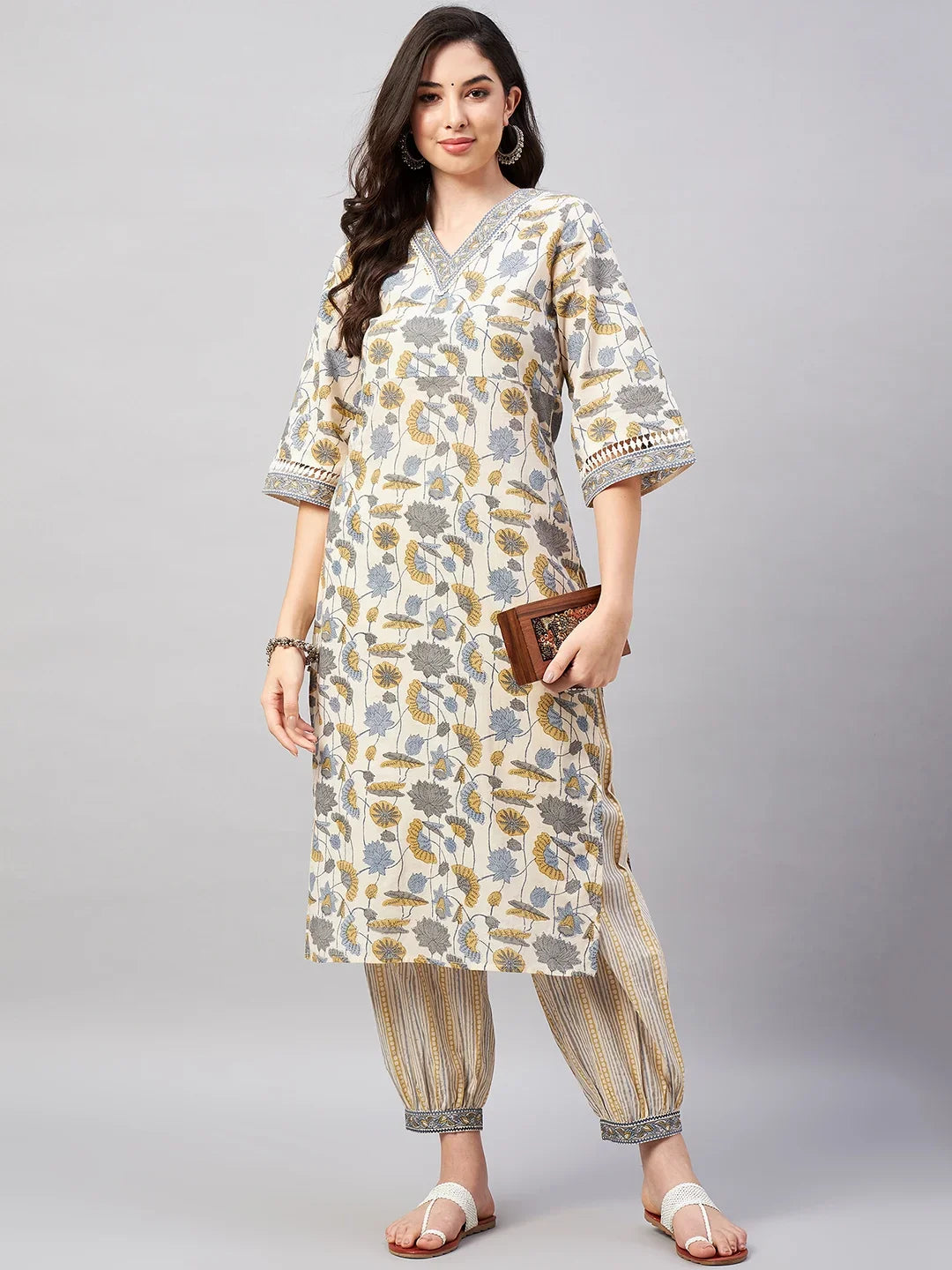 winered-woman-off-white-botanical-print-kurta-set