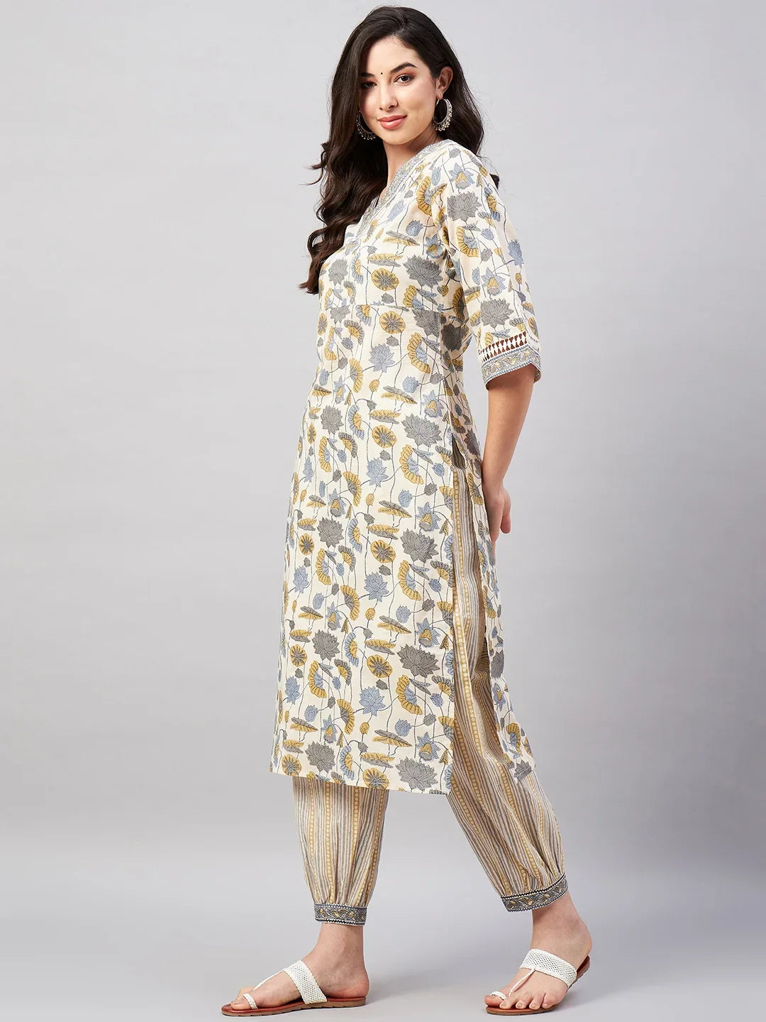 winered-woman-off-white-botanical-print-kurta-set