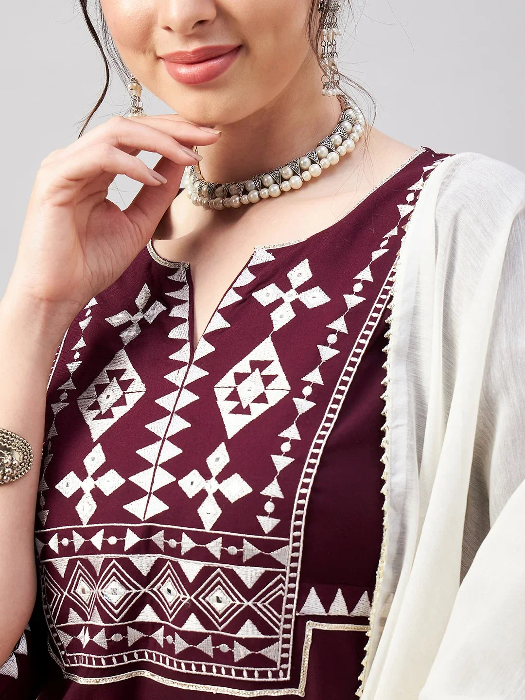 winered-woman-burgundy-mirror-embroidered-kurta-set-with-dupatta