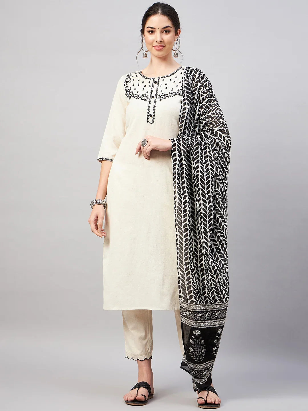 winered-cotton-kurta-set-for-women-with-black-embroidery-and-cotton-dupatta