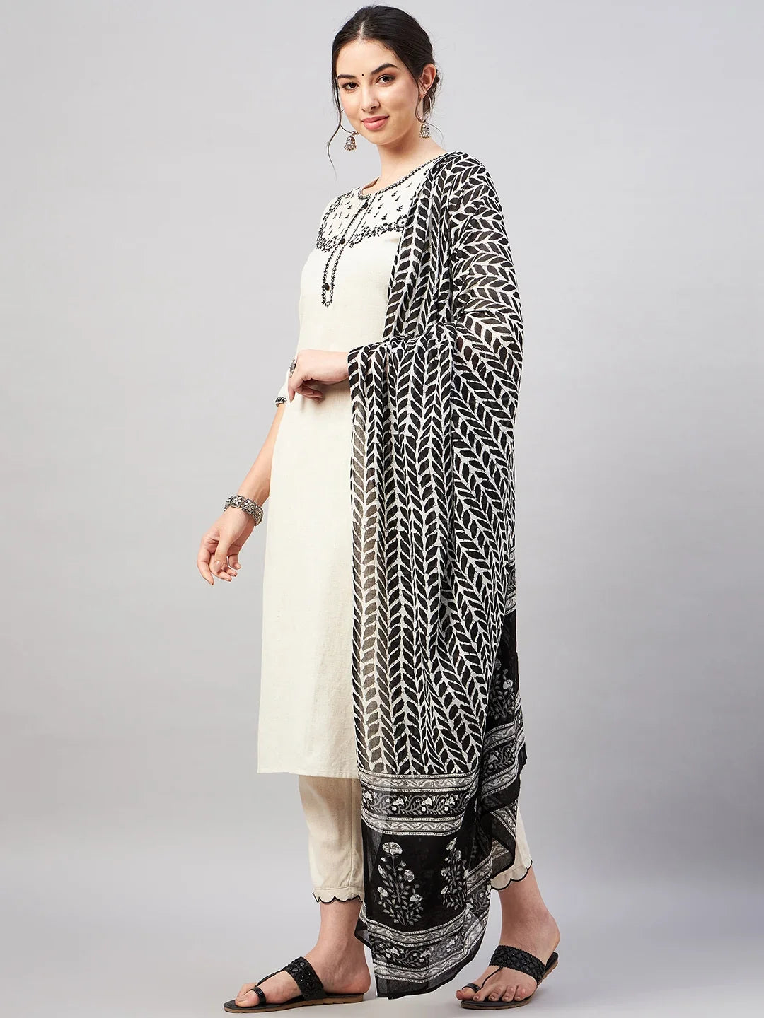 winered-cotton-kurta-set-for-women-with-black-embroidery-and-cotton-dupatta