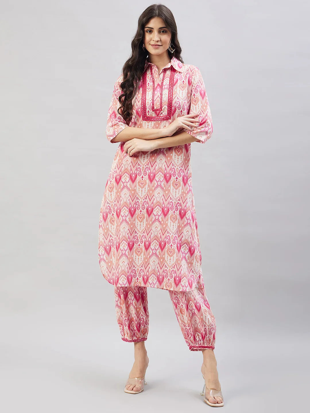 winered-woman-pink-geometric-print-collared-neck-embroidered-pathani-kurta-set