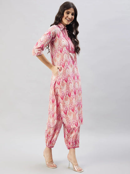 winered-woman-pink-geometric-print-collared-neck-embroidered-pathani-kurta-set