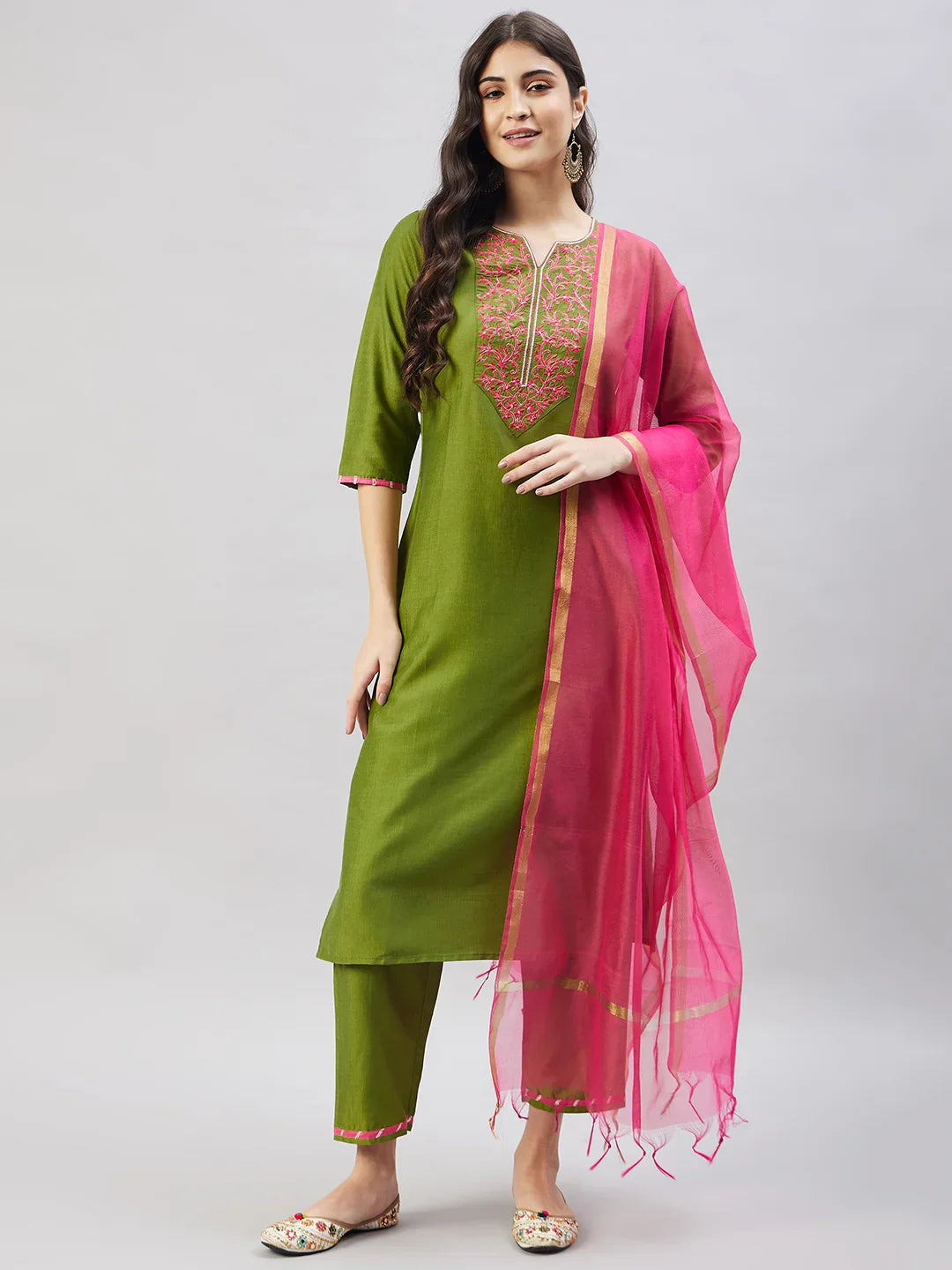 winered-woman-green-embroidery-kurta-set-with-contrast-dupatta
