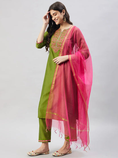 winered-woman-green-embroidery-kurta-set-with-contrast-dupatta