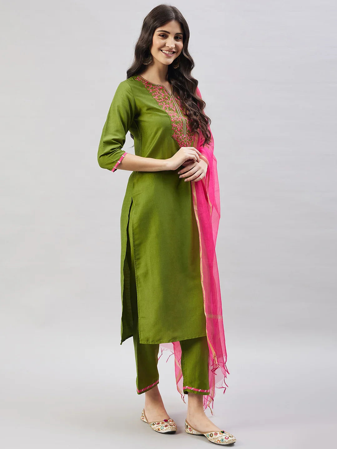 winered-woman-green-embroidery-kurta-set-with-contrast-dupatta