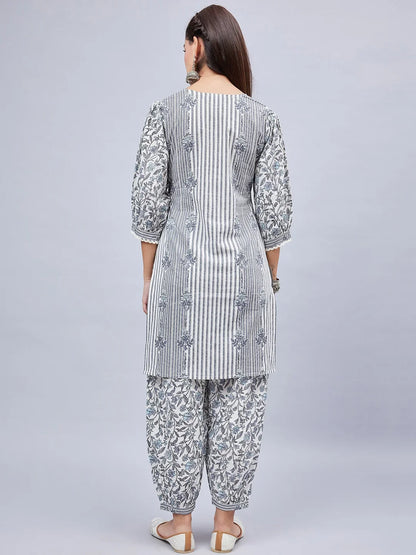 winered-woman-off-white-stripe-print-with-lace-yoke-kurta-set