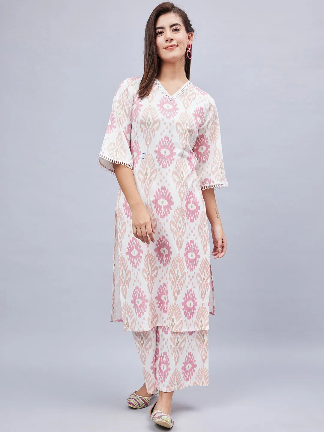 winered-woman-white-geometric-print-neck-lace-detailing-kurta-set