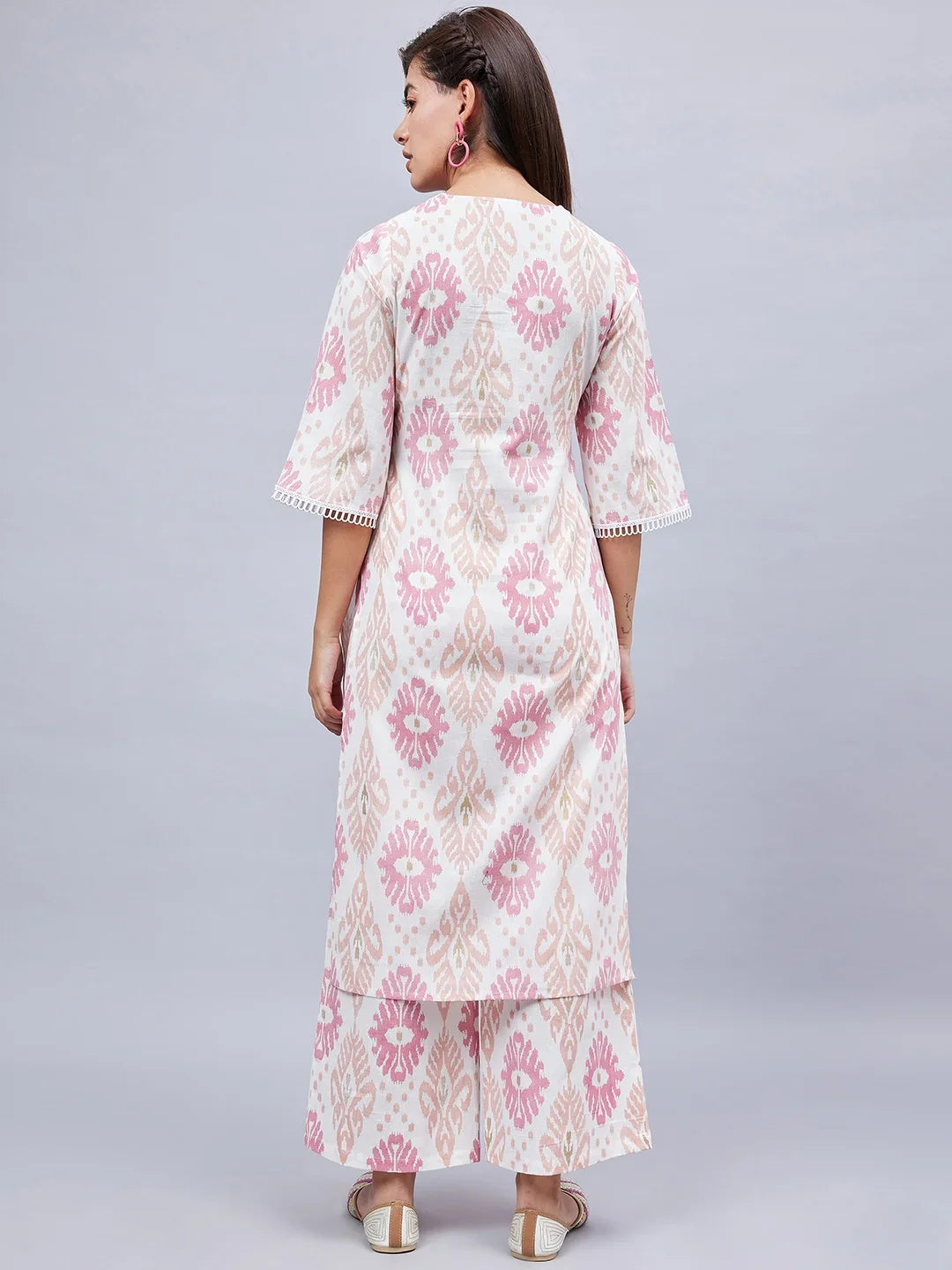 winered-woman-white-geometric-print-neck-lace-detailing-kurta-set