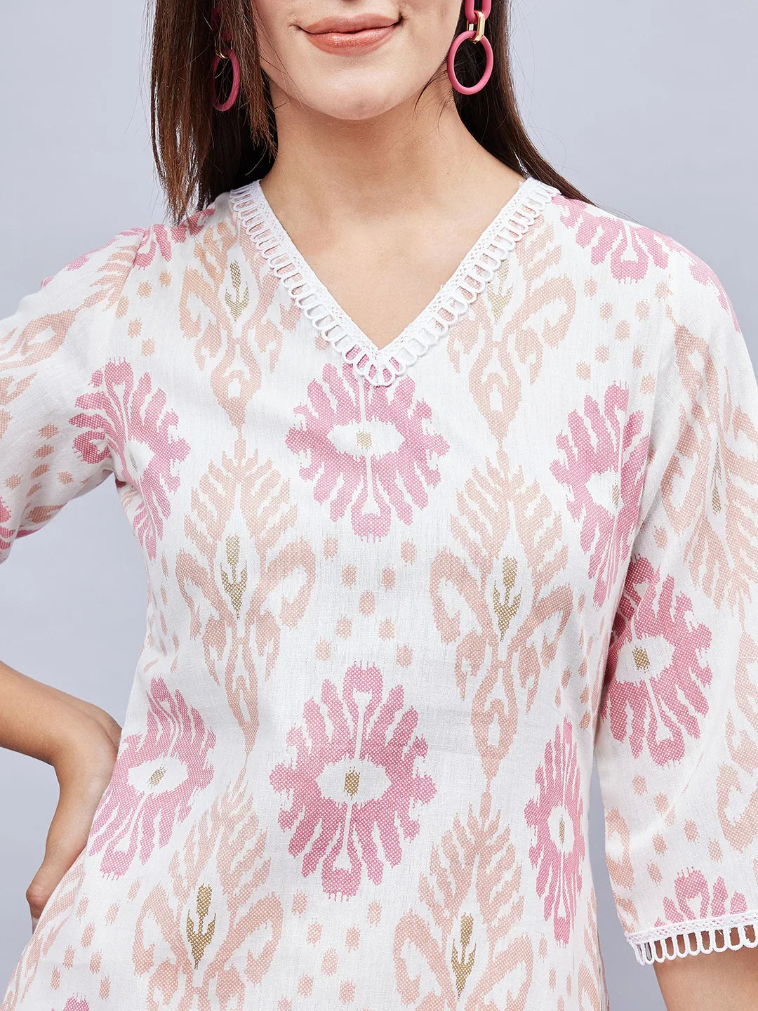 winered-woman-white-geometric-print-neck-lace-detailing-kurta-set