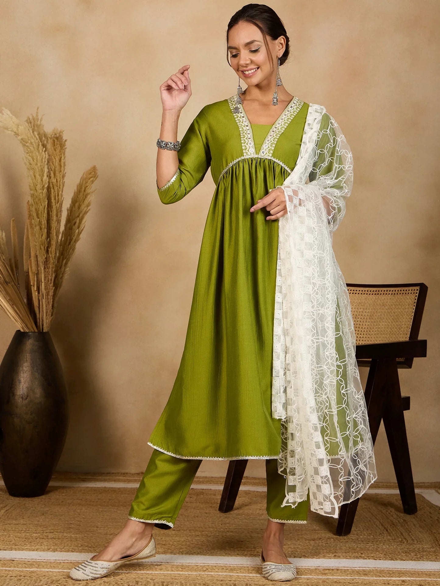 winered-woman-naira-cut-embroidered-green-kurta-set-with-dupatta