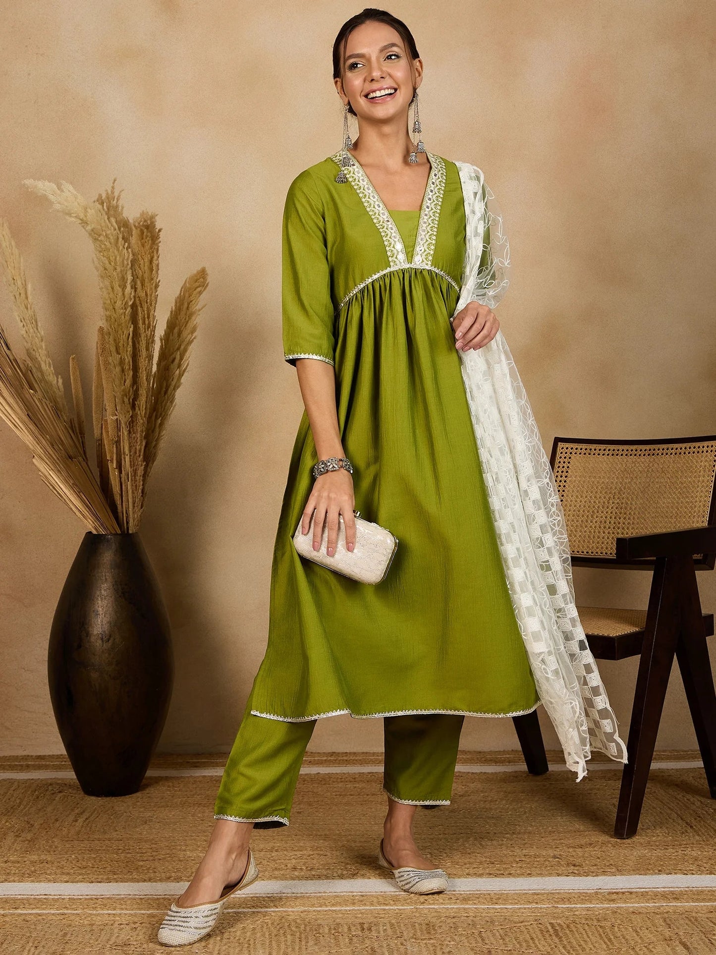 winered-woman-naira-cut-embroidered-green-kurta-set-with-dupatta