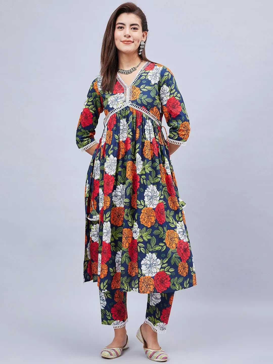 winred-woman-blue-floral-print-lace-detailing-kurta-set