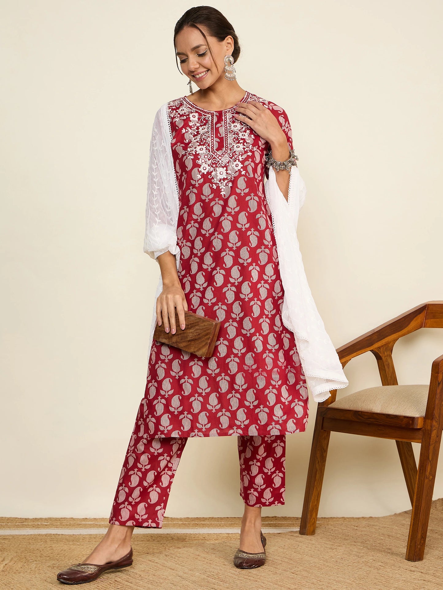 winered-woman-maroon-embriodered-kurta-set-with-dupatta
