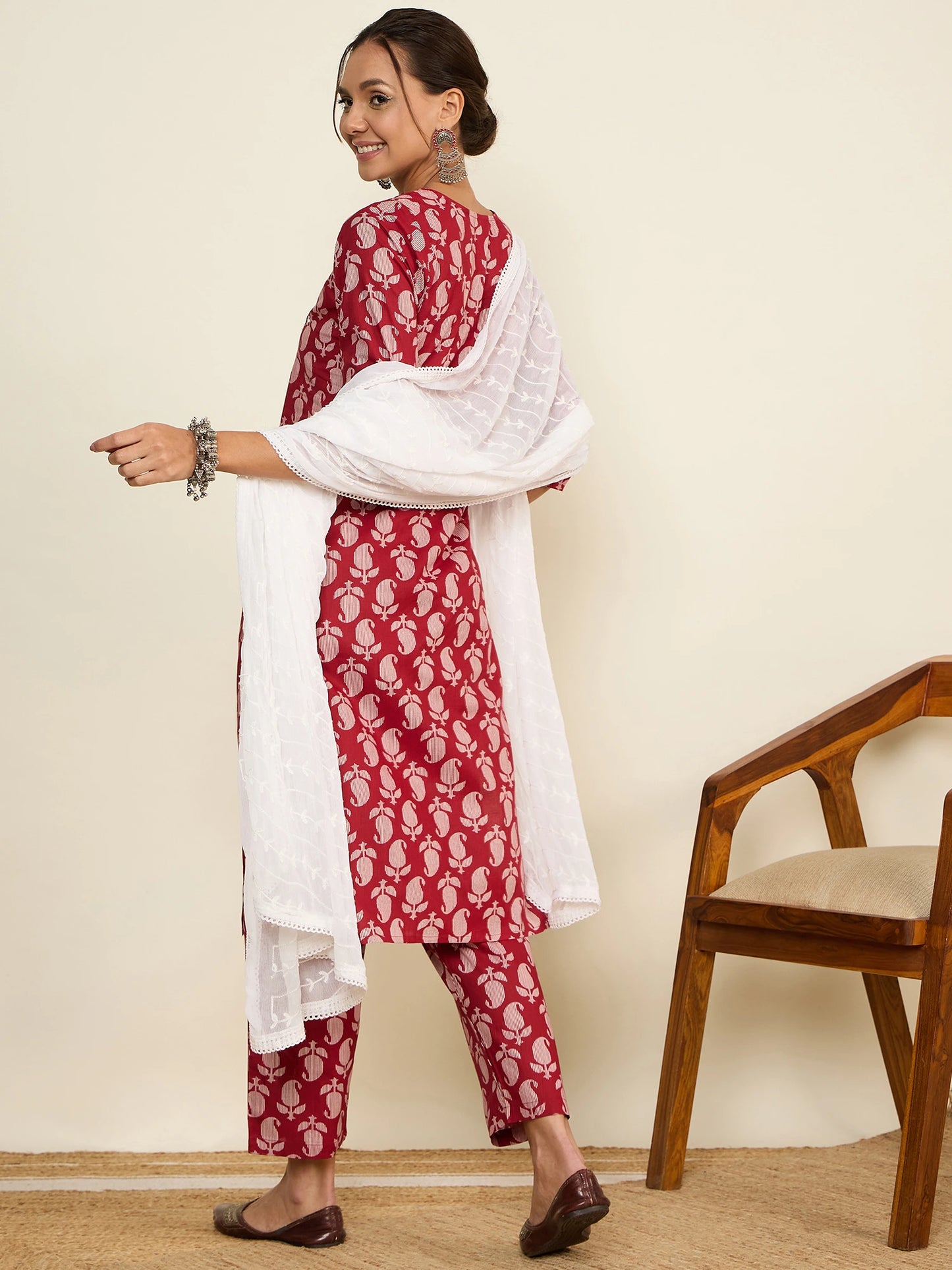 winered-woman-maroon-embriodered-kurta-set-with-dupatta